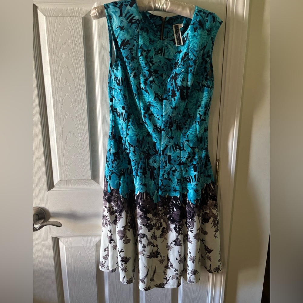 Julian Taylor New York princess style sleeveless dress with back zipper size 8